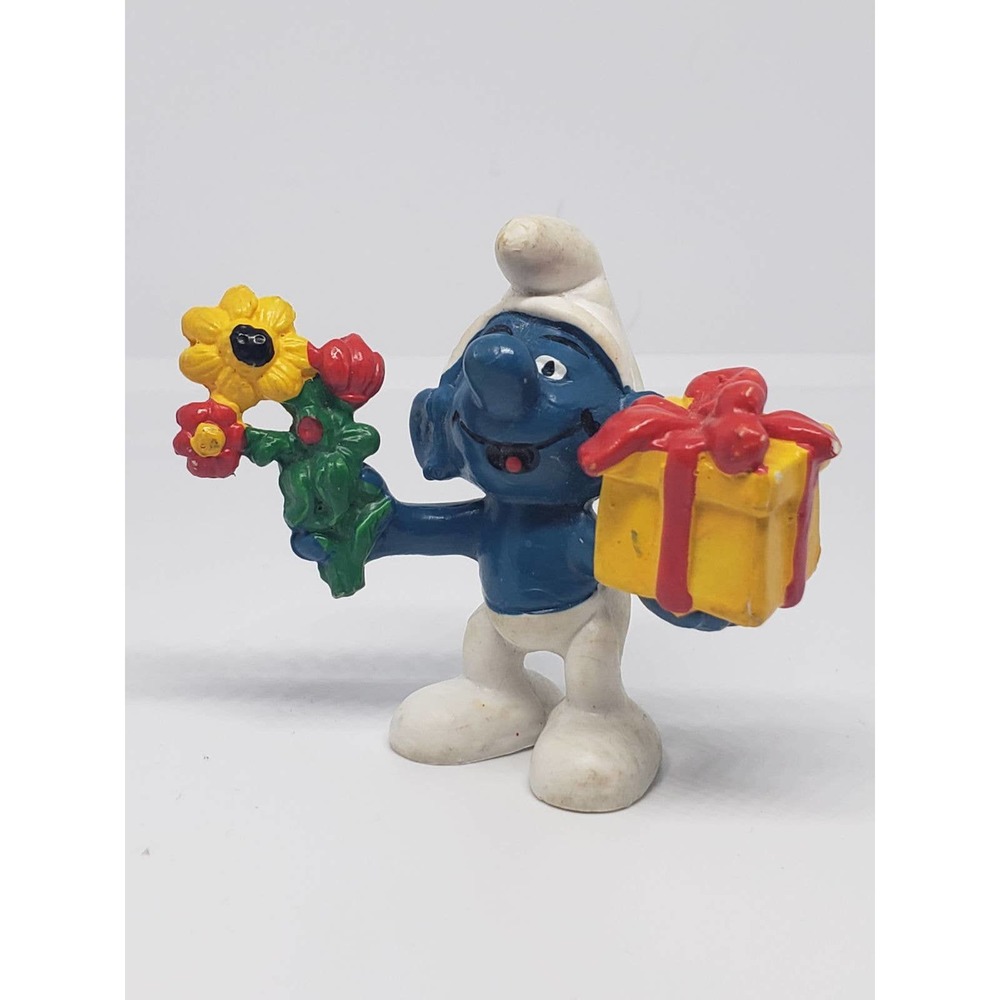 Vintage Smurf Flowers Present Gift 1978